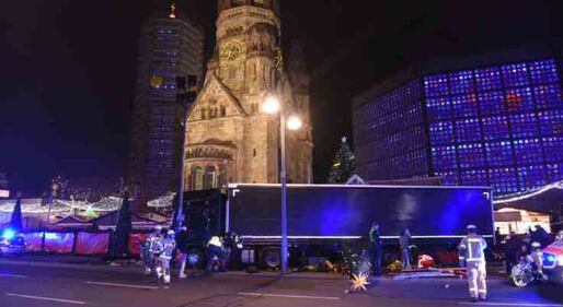 Terrore a Berlino: camion sul mercatino di Natale 3