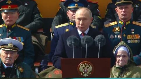 "Forze nucleari sempre in allerta": la minaccia di Putin alla parata della Vittoria
