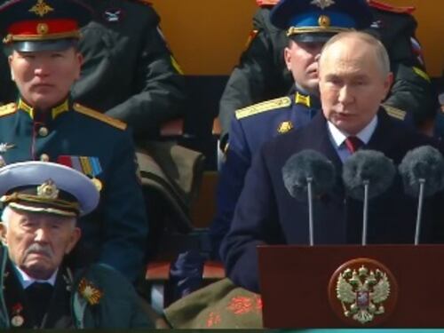 "Forze nucleari sempre in allerta": la minaccia di Putin alla parata della Vittoria
