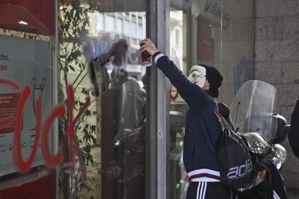 Studenti in piazza a Milano 2