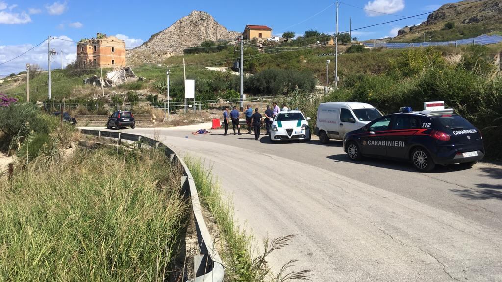 Ciclista senza vita sul ciglio della strada: è mistero ad Agrigento
