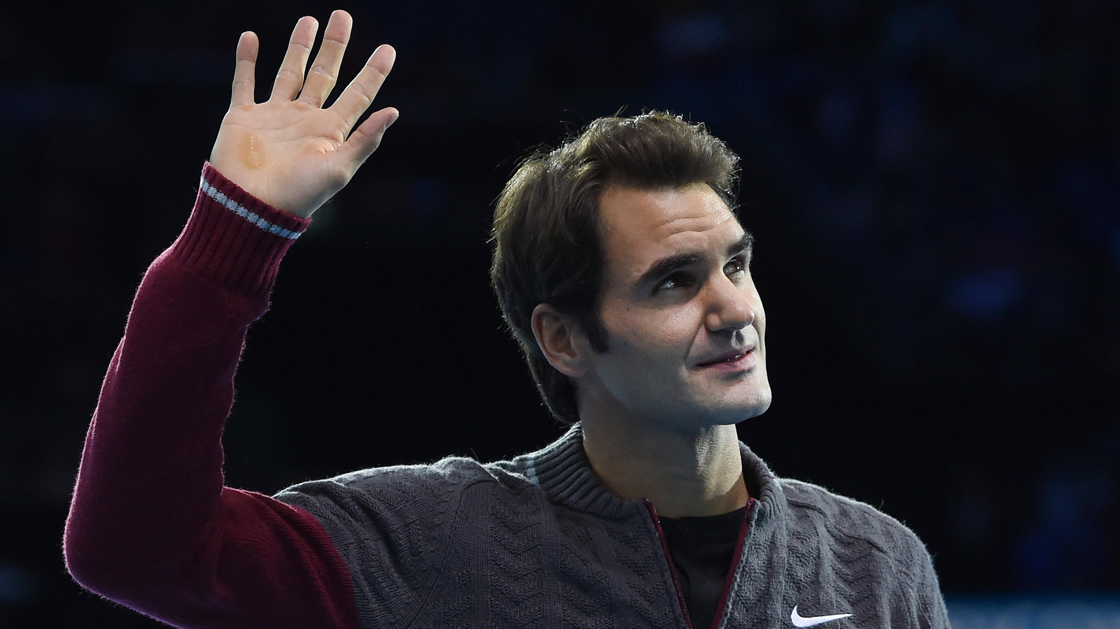 Roger ko. All'Atp Finals trionfa il mal di schiena