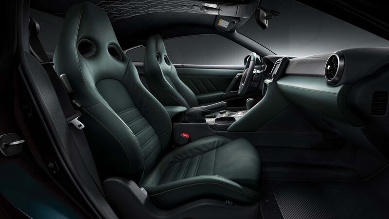 Nissan GT-R Takumi Edition e Skyline Edition, guarda tutte le foto 2