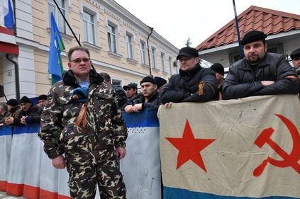 Manifestanti e Soldati a Simferopoli 5