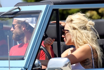 Lady Gaga dopo la spiaggia e con Bradley Cooper 15