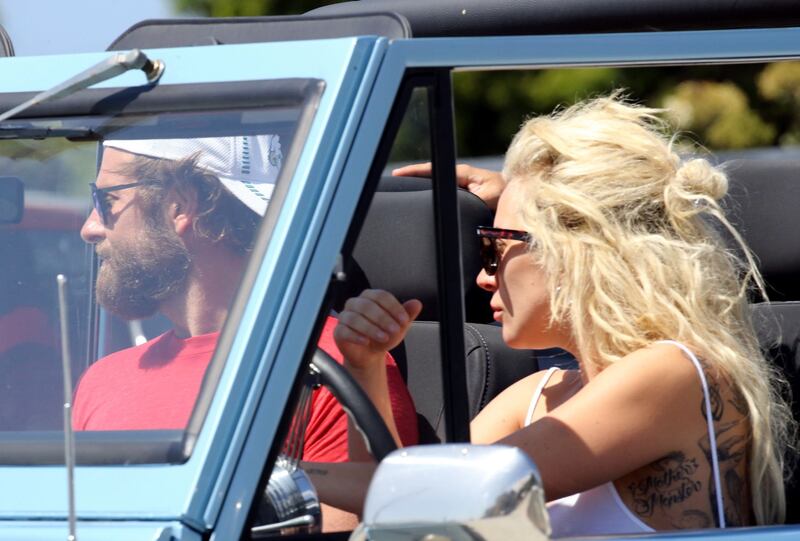 Lady Gaga dopo la spiaggia e con Bradley Cooper 15