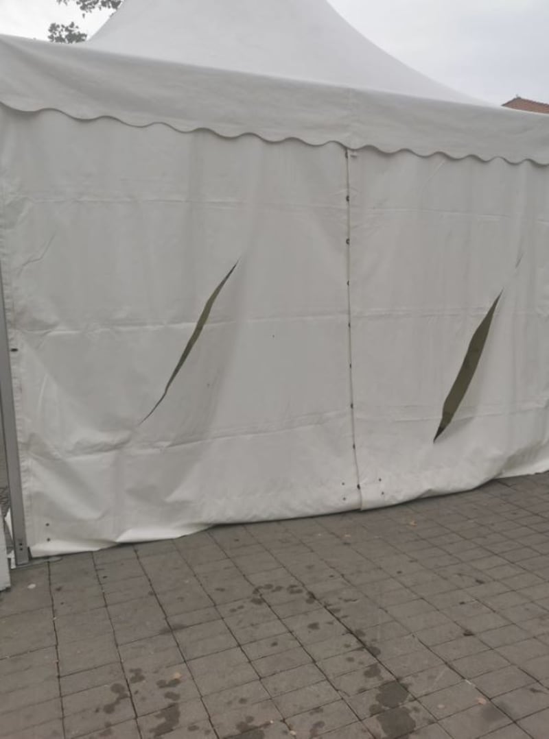 Un gazebo di Forza Italia è stato vandalizzato a Milano 4