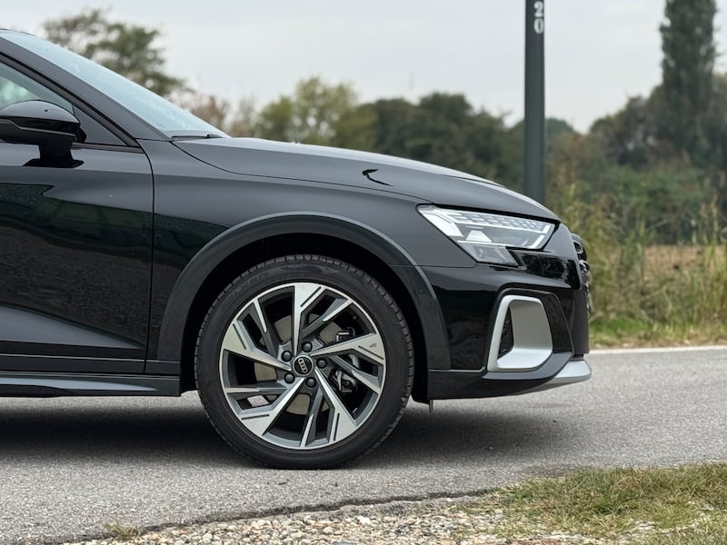 Audi A3 Allstreet: guarda la gallery della nuova compatta ibrida tedesca 6