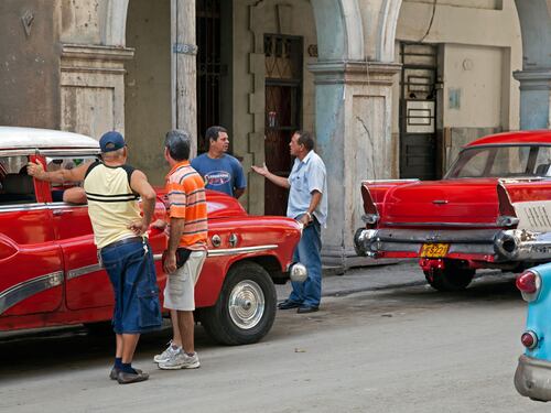 "Paga con American Express?". Il capitalismo Usa sbarca a Cuba