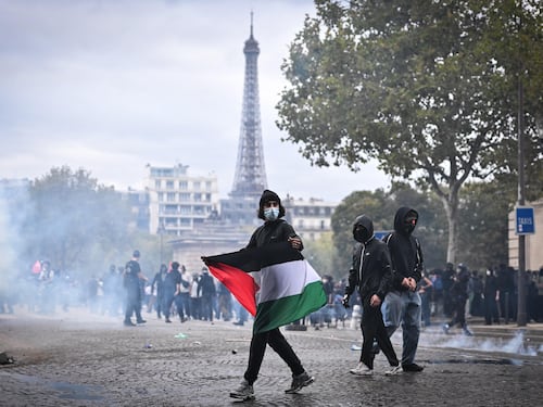 Francia, studenti in rivolta contro l’algoritmo Parcoursup, cos’è e perché scatena le proteste
