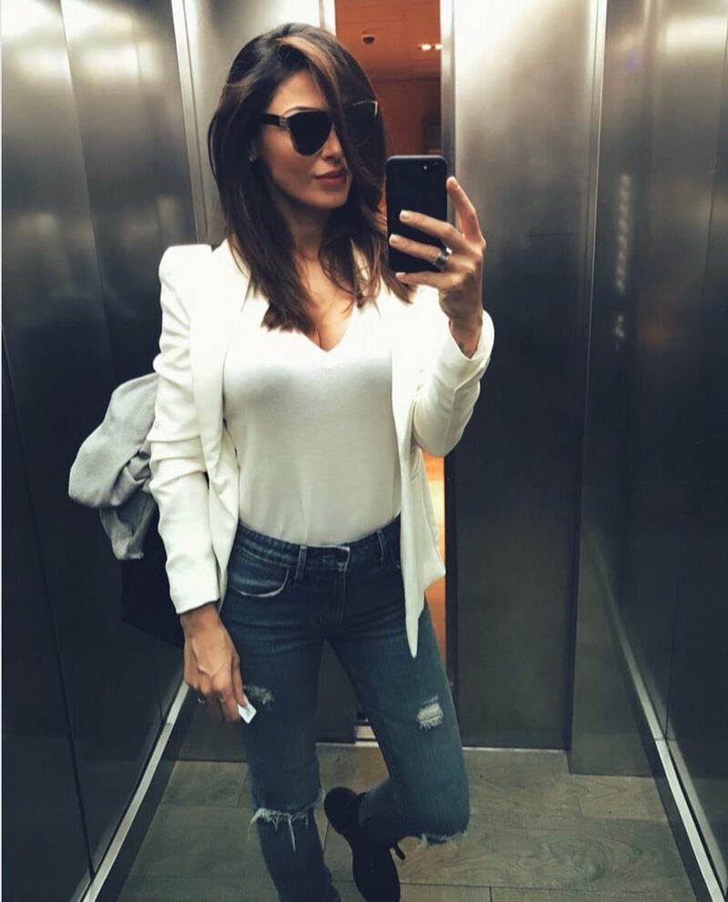 Anna Tatangelo sexy barlady 9