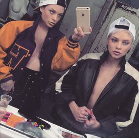 Le Donatella, selfie sexy per due 6