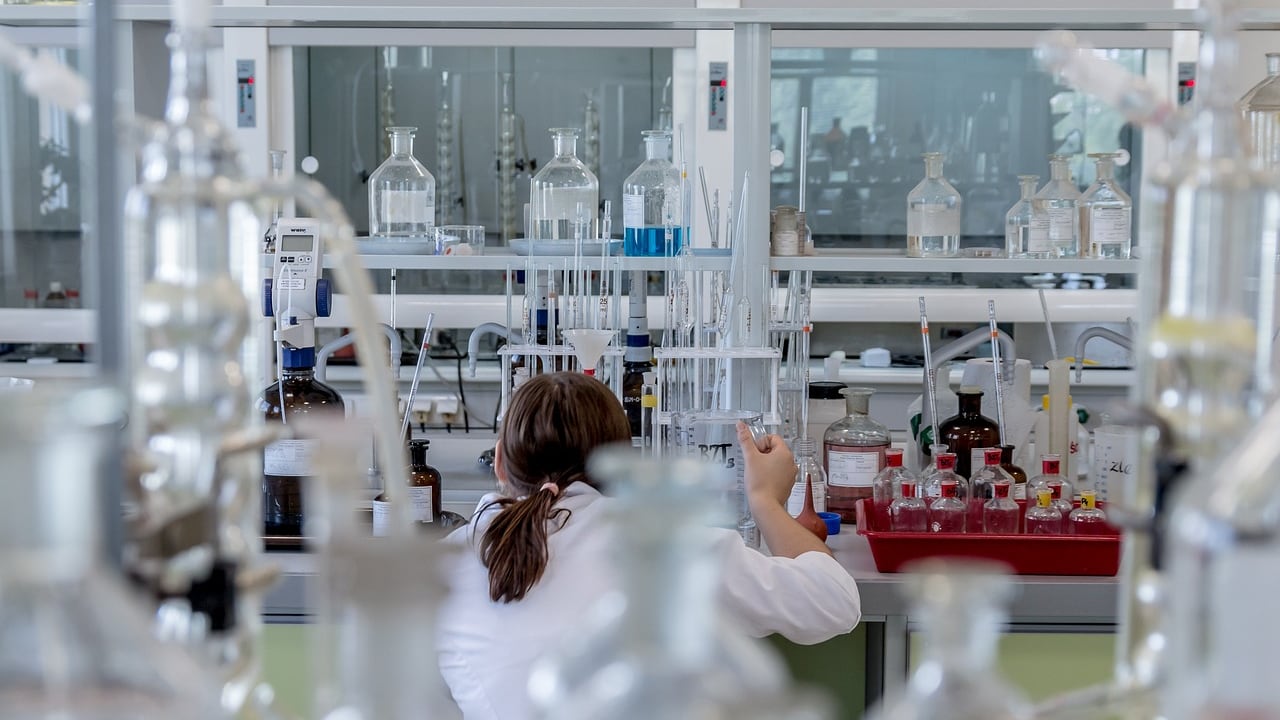 Chimica, cresce l'export italiano: vale il 4,4% del totale mondiale
