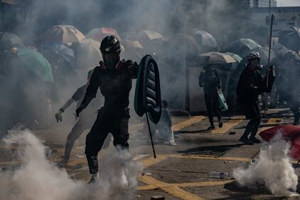 Hong Kong, la polizia assedia il Politecnico occupato 6