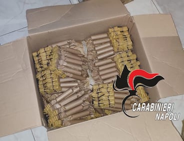 Botti illegali sequestrati a Napoli 1
