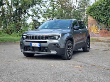 Jeep Avenger 1.2 Summit: guarda la gallery del city SUV americano 3