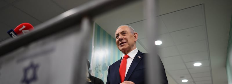 Israele al voto, alle 16 affluenza al 55%: “Record dal 1973″. Netanyahu chiama gli elettori alle urne: sfida decisiva con Eisenkot
