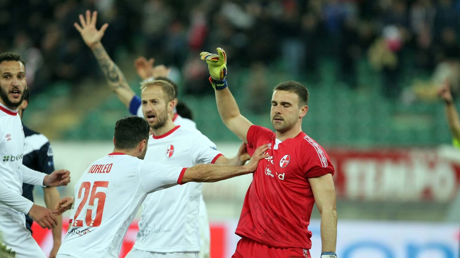 Se il pallone ferma pure i treni...