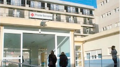 Orrore in ospedale Un feto morto finisce tra i rifiuti