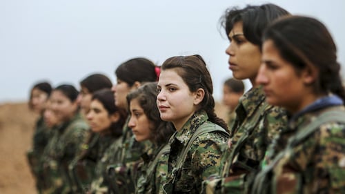 Le combattenti curdi del YPJ 1