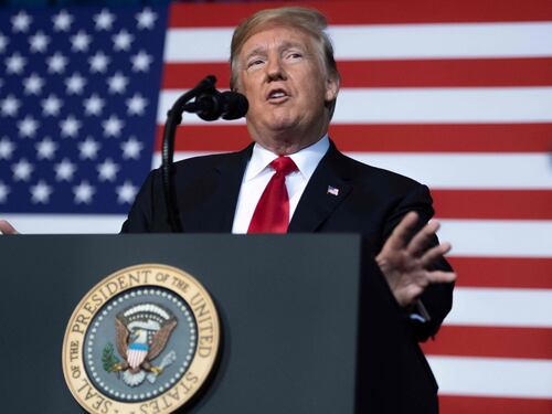 Ora Trump minaccia i dem: "Senza il muro, chiuderò confine anti migranti"