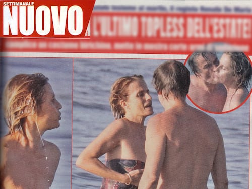 Isabella Ferrari va fuori di seno mentre fa il bagno