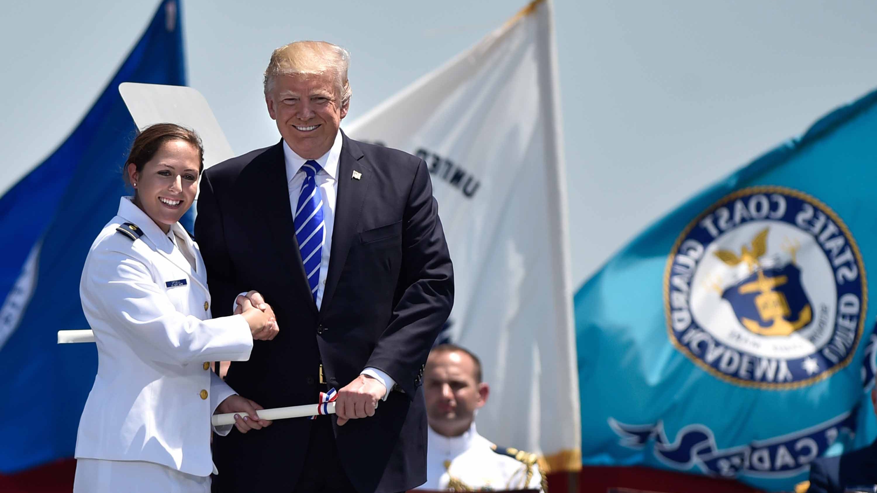 Nuovo fango a orologeria su Trump: "Pagato dalla Russia"