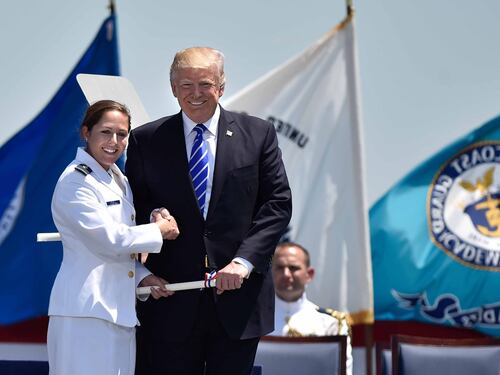 Nuovo fango a orologeria su Trump: "Pagato dalla Russia"