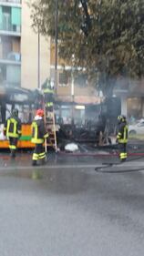 Milano, un bus in fiamme in via Rombon 1