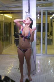 Con Alessia Macari la doccia si fa hot 2