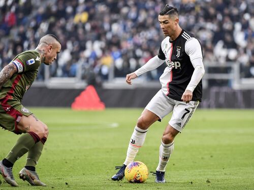 La Juventus travolge 4-0 il Cagliari. Il Milan fa 0-0 contro la Samp nonostante Ibra