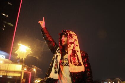 Istanbul, migliaia di tifosi in marcia contro il terrorismo 9