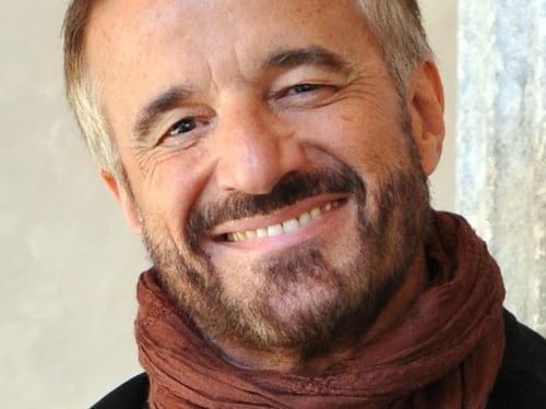 De Sica rassicura i fan: "Sto bene, ci vediamo stasera"