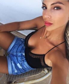 Sarah Nile hot, bikini e paella 10
