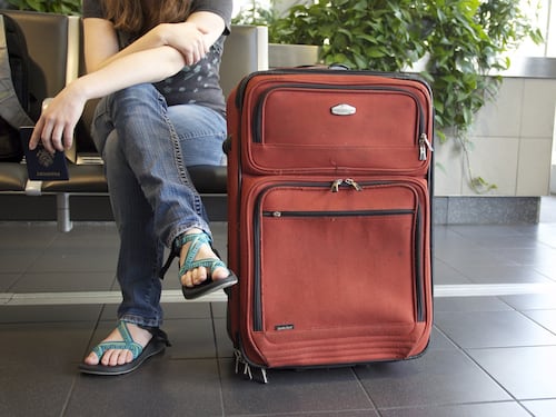 Valigia in volo? Meglio spedirla: il nuovo trucco per risparmiare sulle vacanze