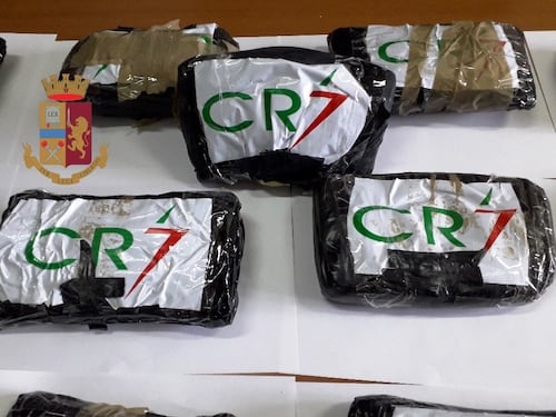 "CR7" sugli involucri con la cocaina: il sequestro a Napoli