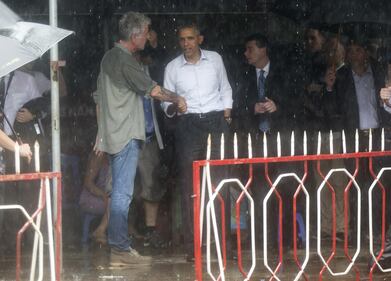 Obama e lo chef Bourdain a cena in Vietnam 2