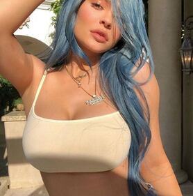Kylie Jenner, scollatura hot su Instagram 2