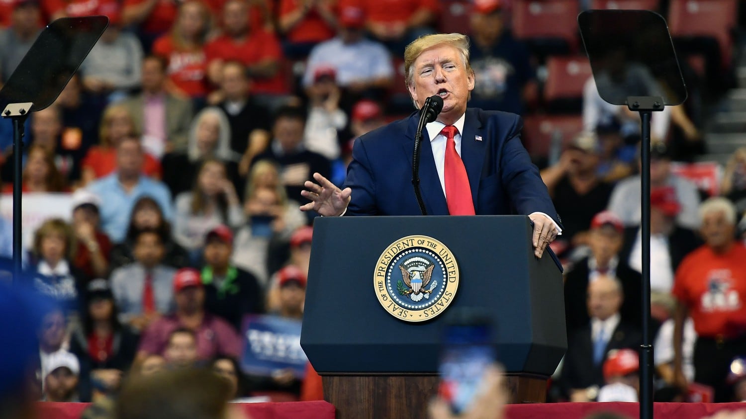 Trump, gli attacchi sono un boomerang: aumenta il consenso