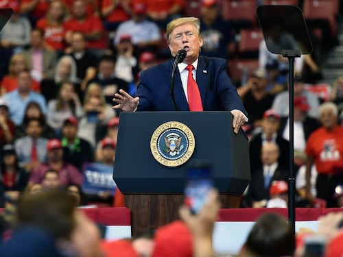 Trump, gli attacchi sono un boomerang: aumenta il consenso