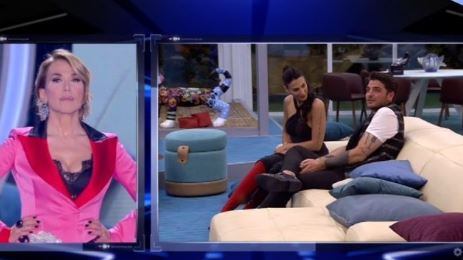 Gf, Giulia Provvedi prende in giro Patrizia e Luigi: "Se oggi i playboy sono Favoloso, qualcosa è andato storto"