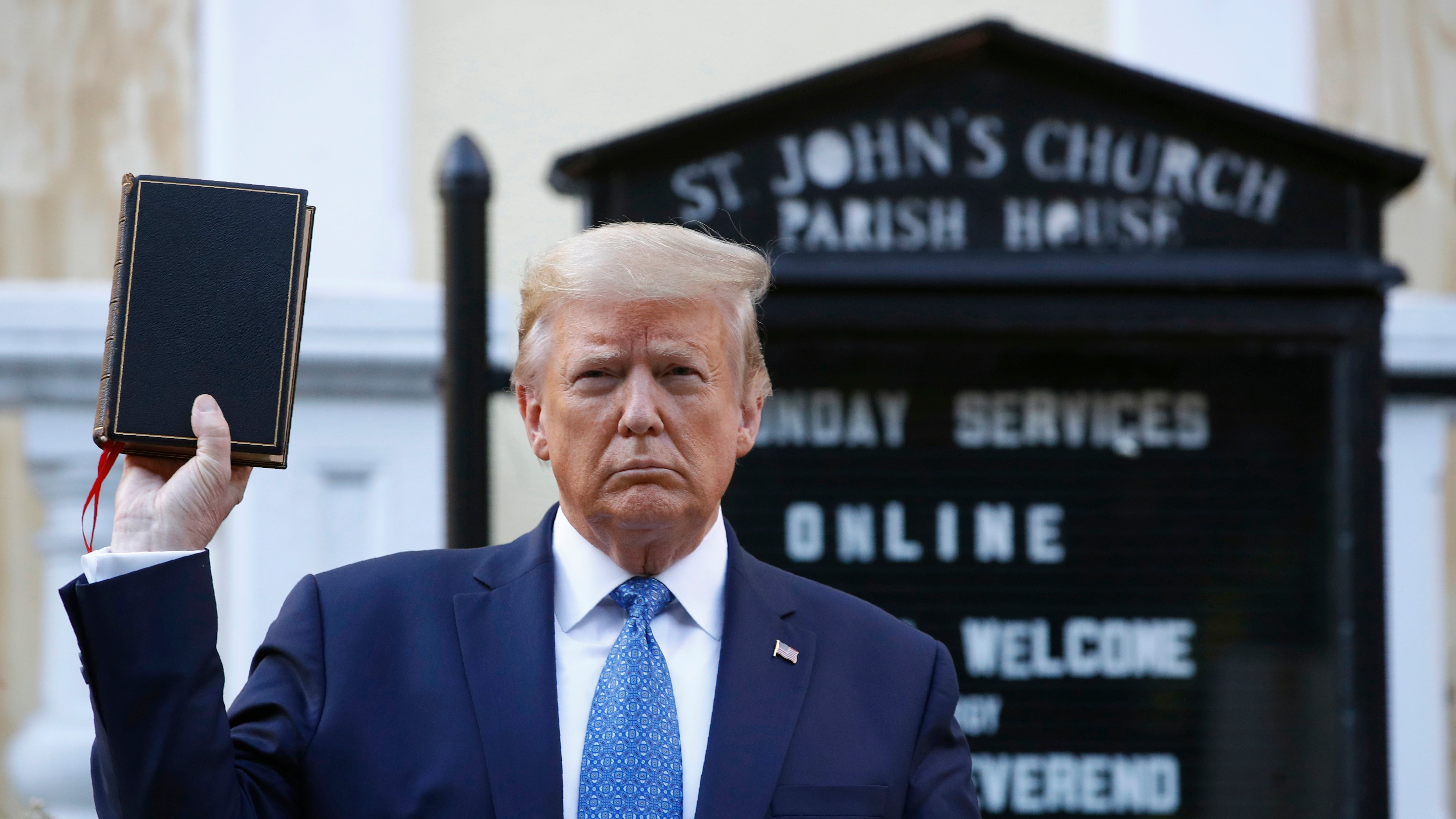 La Bibbia di Trump fa andare in tilt la sinistra