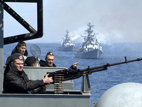 Putin schiera la flotta navale davanti alla Siria, cosa c'è dietro?