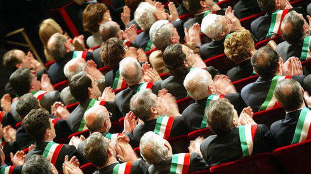 Fassino vuole portare i profughi in tutti i Comuni