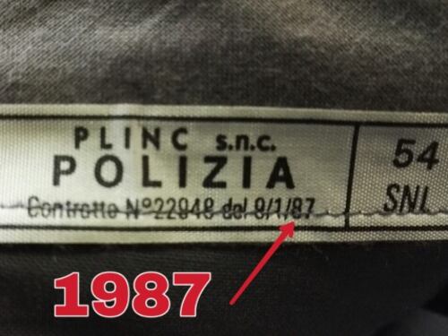 La polizia ha le divise del 1987: "Siamo stanchi di lavorare così"