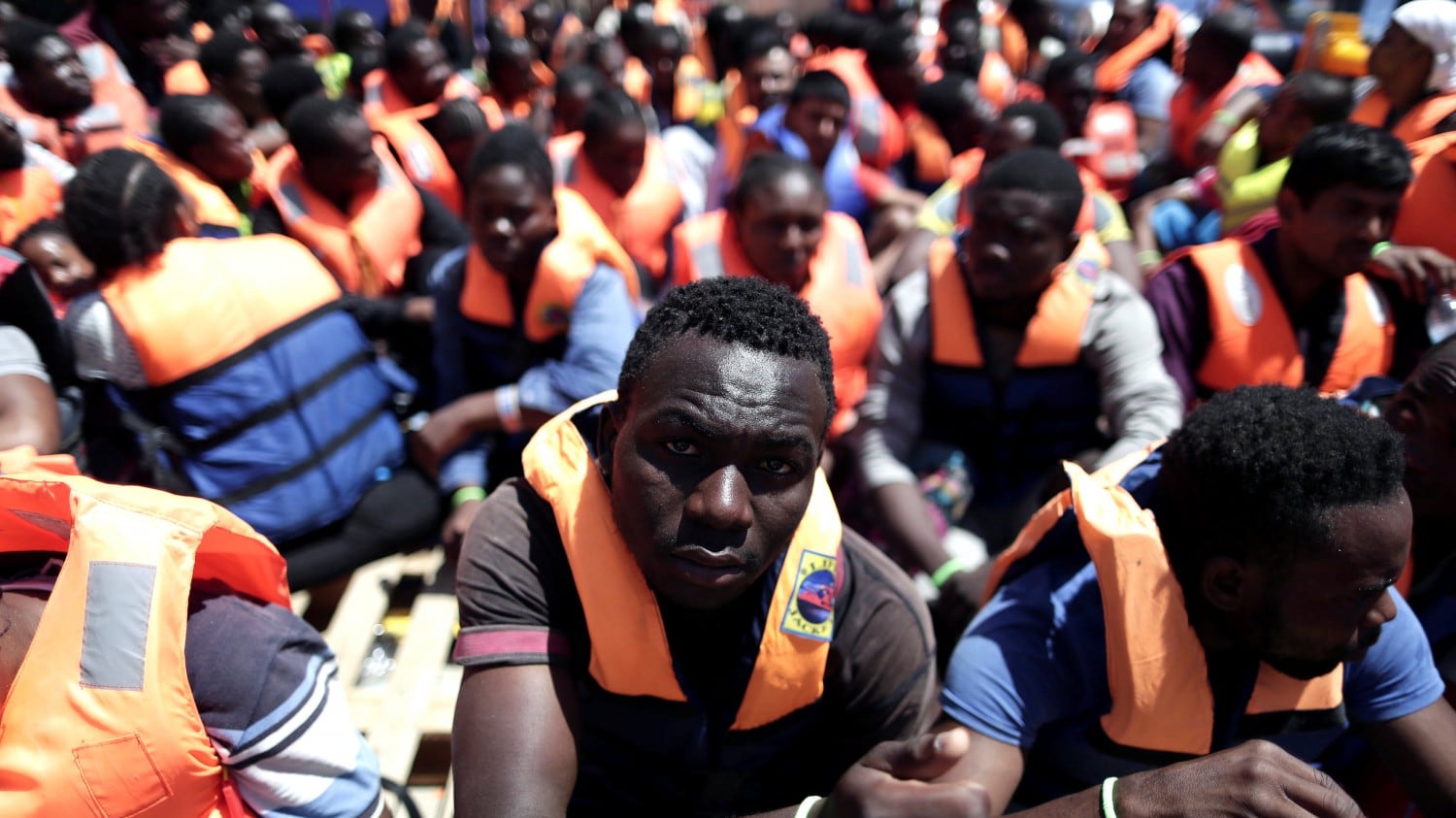 Il Viminale difende l'accoglienza: "I migranti ci danno più di quanto ci costano"