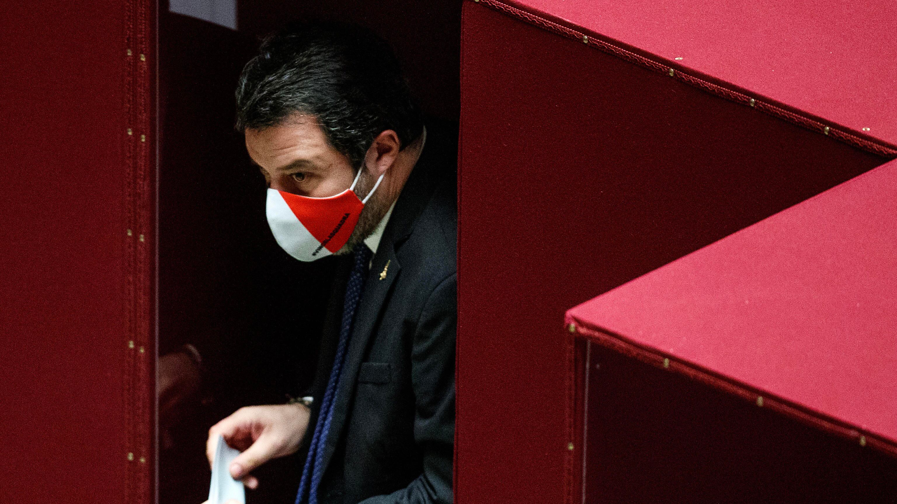 Salvini ora tesse la tela. "Una rosa di nostri nomi"