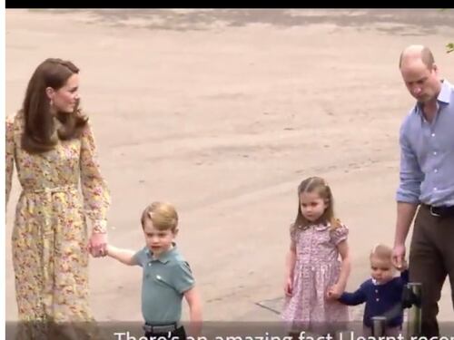 George, Charlotte e Louis, i principini con i piedi scalzi nel parco