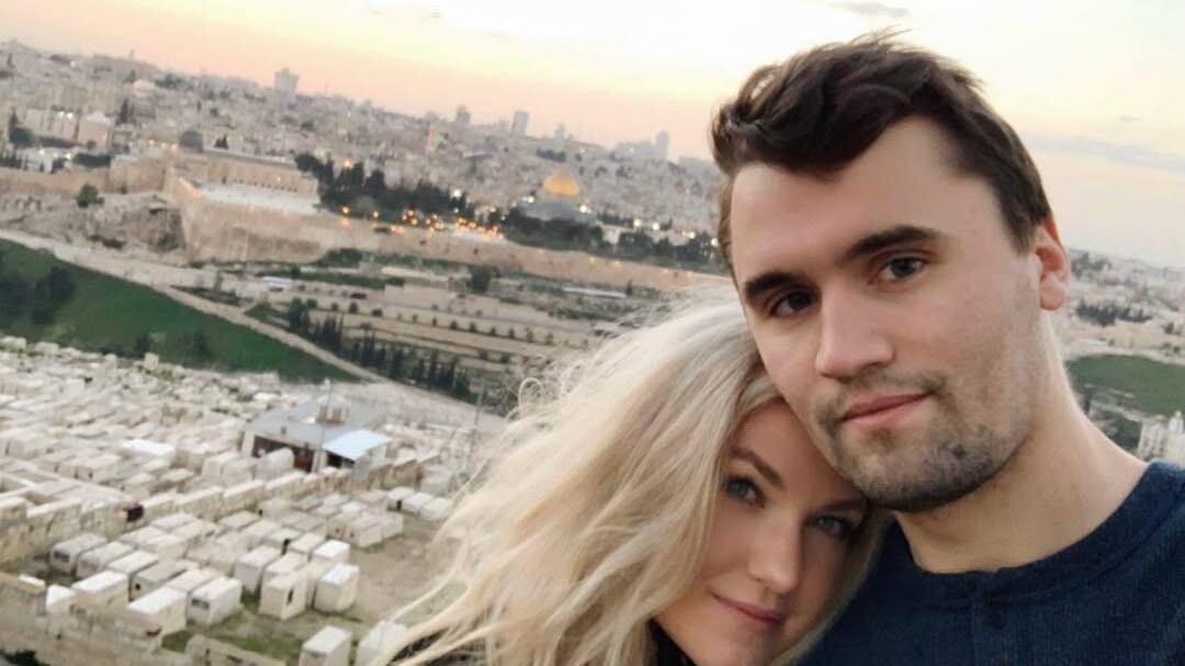 Influencer ed ex miss Arizona, chi è Erika, la moglie di Charlie Kirk