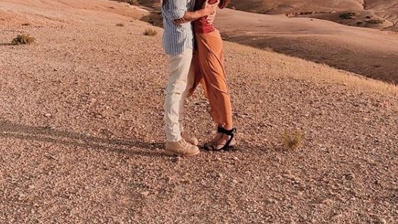 Stefano De Martino pubblica la foto del lato B di Belen: "Il mio paradiso"